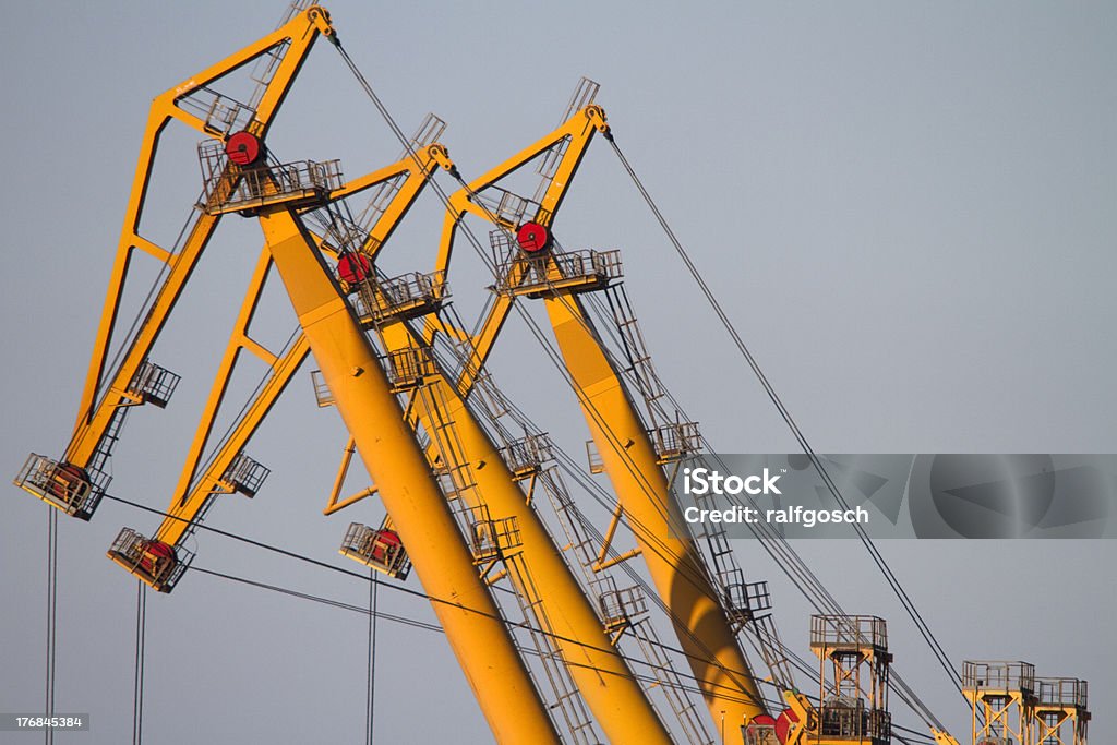 cranes in einem Hafen - Lizenzfrei Beladen Stock-Foto