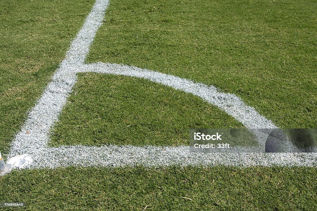 Угловой маркером на футбольное поле - Стоковые фото Горизонтальный роялти-фри