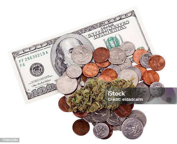 Marihuana Modificar Y Efectivo Foto de stock y más banco de imágenes de Billete de banco - Billete de banco, Billete de cien dólares estadounidenses, Billete de dólar estadounidense