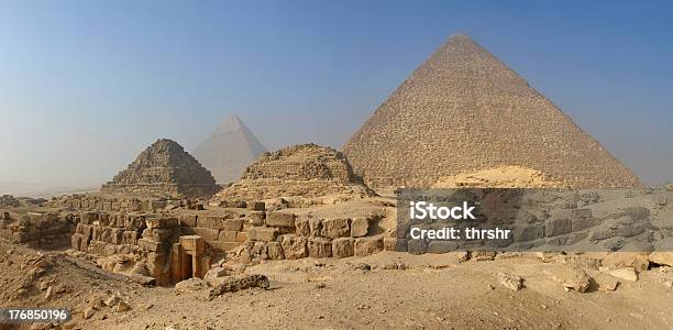 Panorama De Pirâmides - Fotografias de stock e mais imagens de Antigo - Antigo, Arcaico, Arqueologia