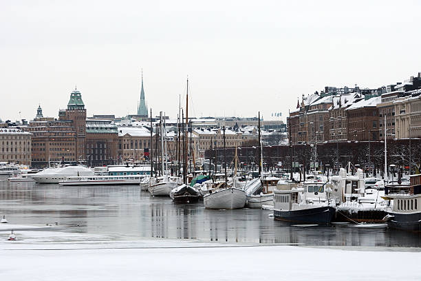 porto de estocolmo no inverno - stockholm harbor sweden winter imagens e fotografias de stock