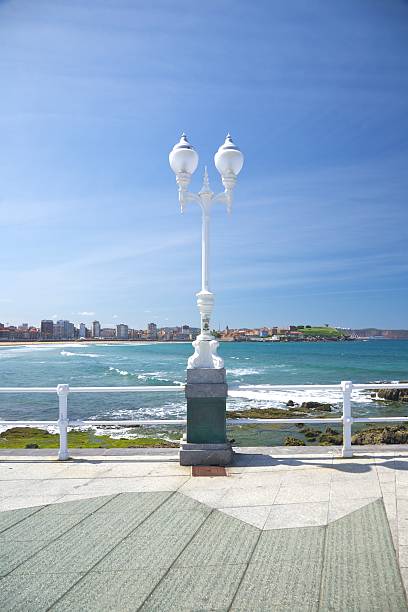 retro lammpost de Gijón - fotografia de stock