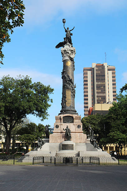 statue von liberty in guayaquil, ecuador - 4813 stock-fotos und bilder