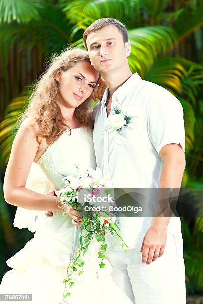 Matrimonio Tropicale - Fotografie stock e altre immagini di Abito da sposa - Abito da sposa, Adulto, Aiuola