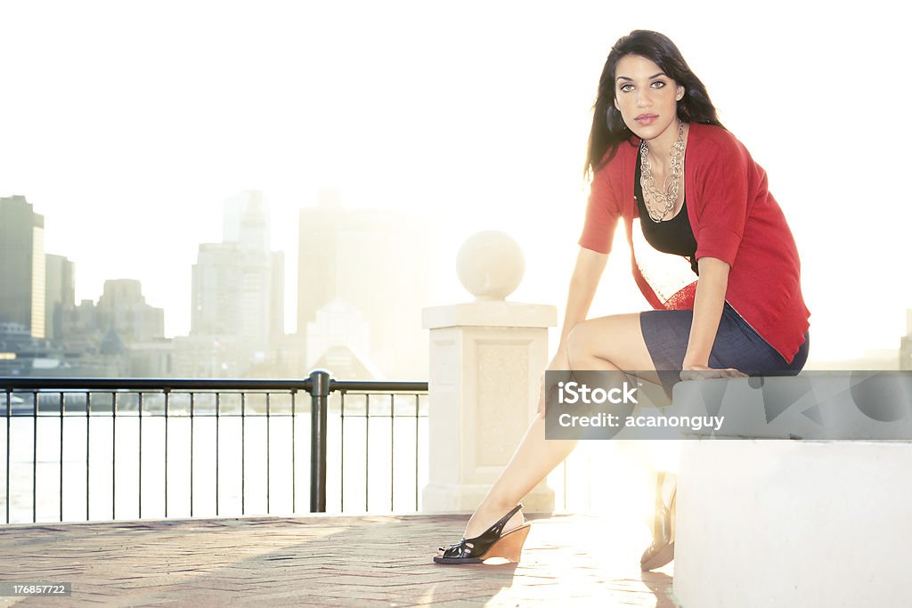 Wunderschöne moderne Frau posieren in der Stadt - Lizenzfrei Boston Stock-Foto
