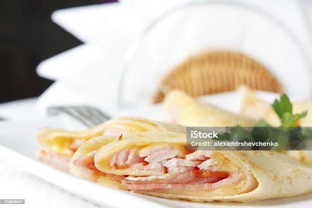 Pfannkuchen mit Schinken und Käse - Lizenzfrei Bratengericht Stock-Foto