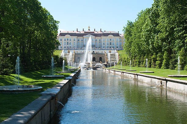istock Grand Peterhof Palace and the  Cascade 176858749