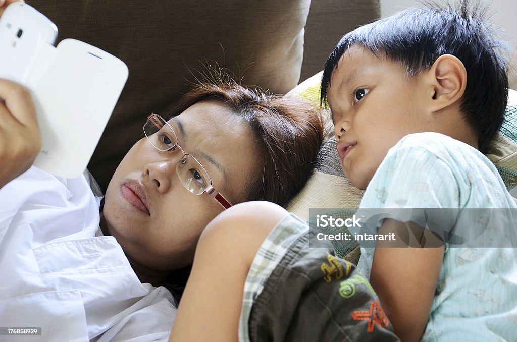 Mère et enfant. - Photo de Adulte libre de droits