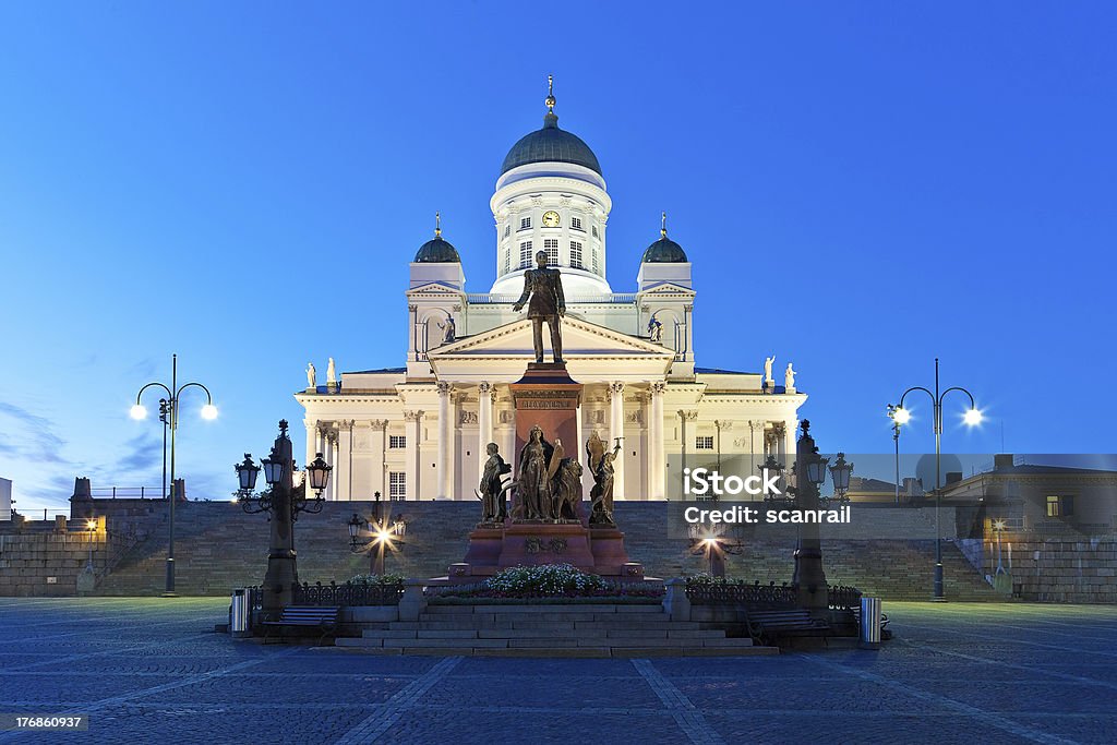 Piazza del Senato di sera di Helsinki, Finlandia - Foto stock royalty-free di Ambientazione esterna