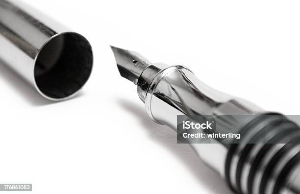 噴水を書くペンのクローズアップ - インクのストックフォトや画像を多数ご用意 - インク, エンタメ総合, カットアウト