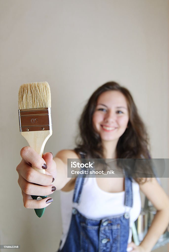 Mädchen mit Pinsel - Lizenzfrei Eine Frau allein Stock-Foto