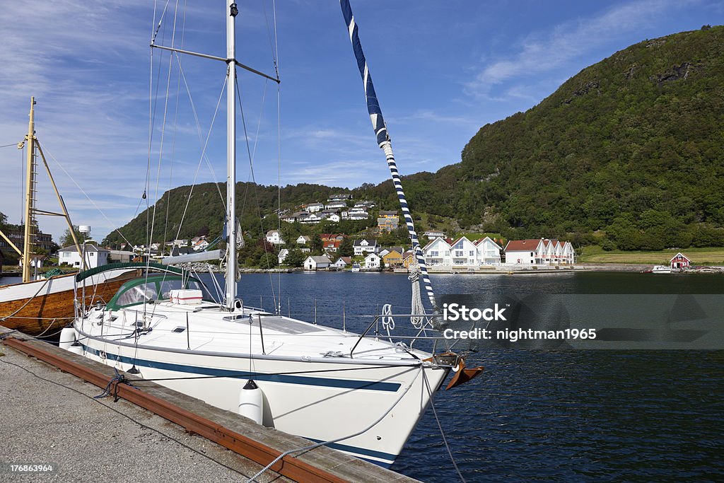 Marina en Rennesoy - Foto de stock de Acantilado libre de derechos