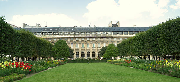париж-palais королевский - palais royal стоковые фото и изображения