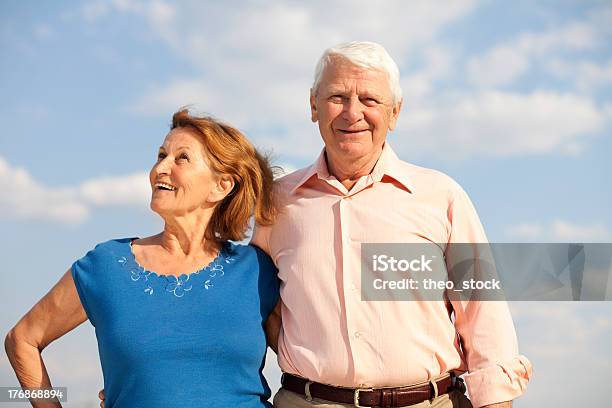 Senioren In Der Sonne Stockfoto und mehr Bilder von Erwachsener über 40 - Erwachsener über 40, 70-79 Jahre, Aktiver Senior