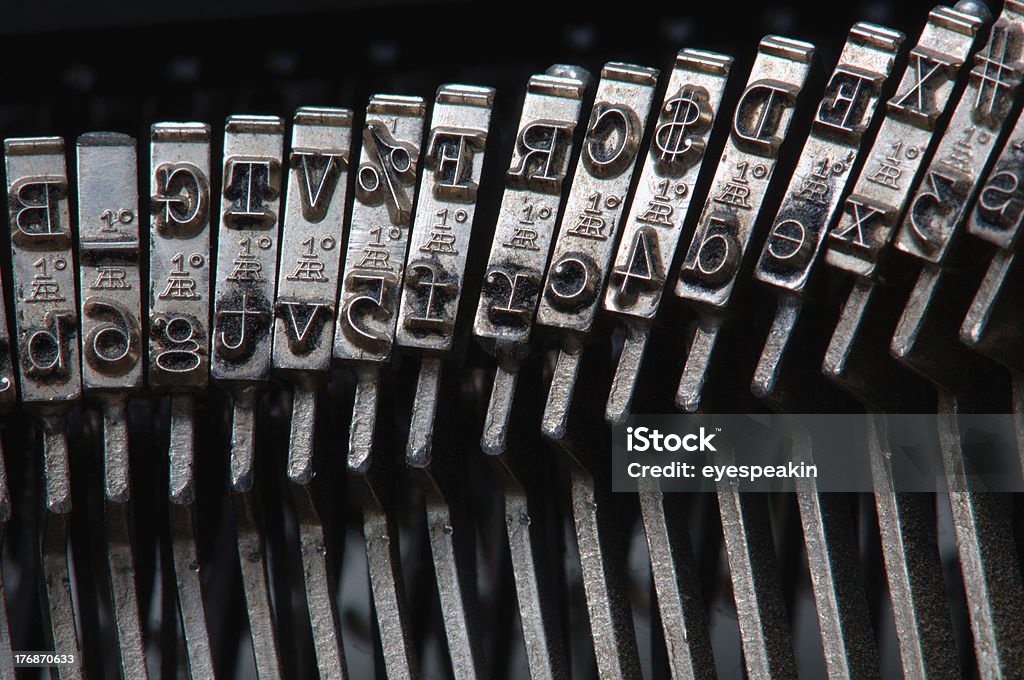 Martillos de máquina de escribir - Foto de stock de Letra del alfabeto libre de derechos