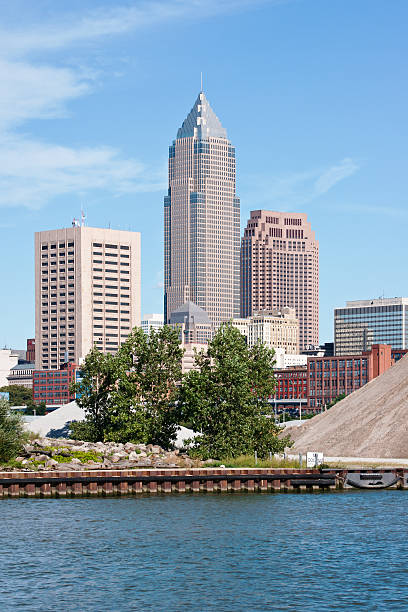 Cleveland Financial District "Several of the downtown buildings occupied by major banking concerns as seen from the west bank of the Cuyahoga River in Cleveland, Ohio" river cuyahoga stock pictures, royalty-free photos & images