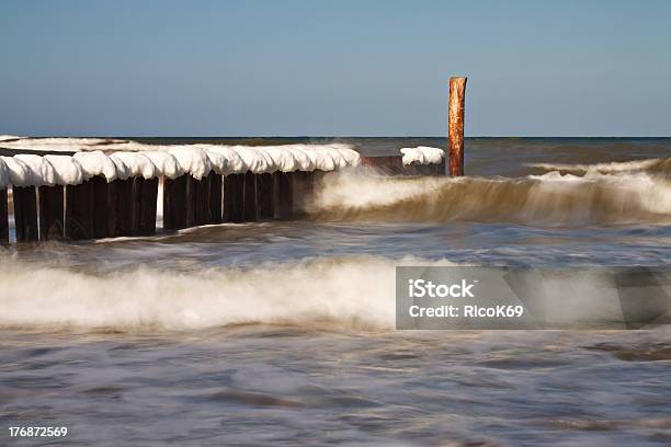 Inverno Na Costa - Fotografias de stock e mais imagens de Azul - Azul, Caraterísticas da Costa, Céu