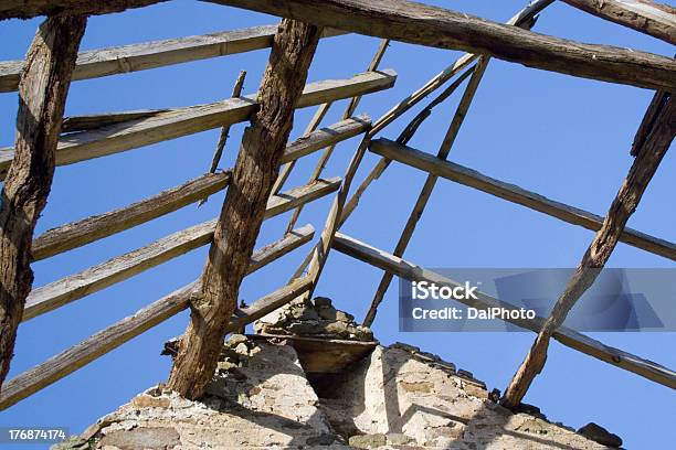 En El Último Piso 2 Haces Foto de stock y más banco de imágenes de Abandonado - Abandonado, Abierto, Antiguo