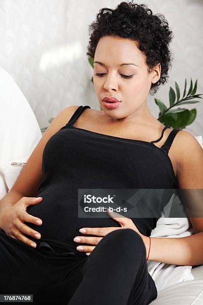 Narodziny - zdjęcia stockowe i więcej obrazów Poród - Poród, Ból, Ćwiczenie oddechowe