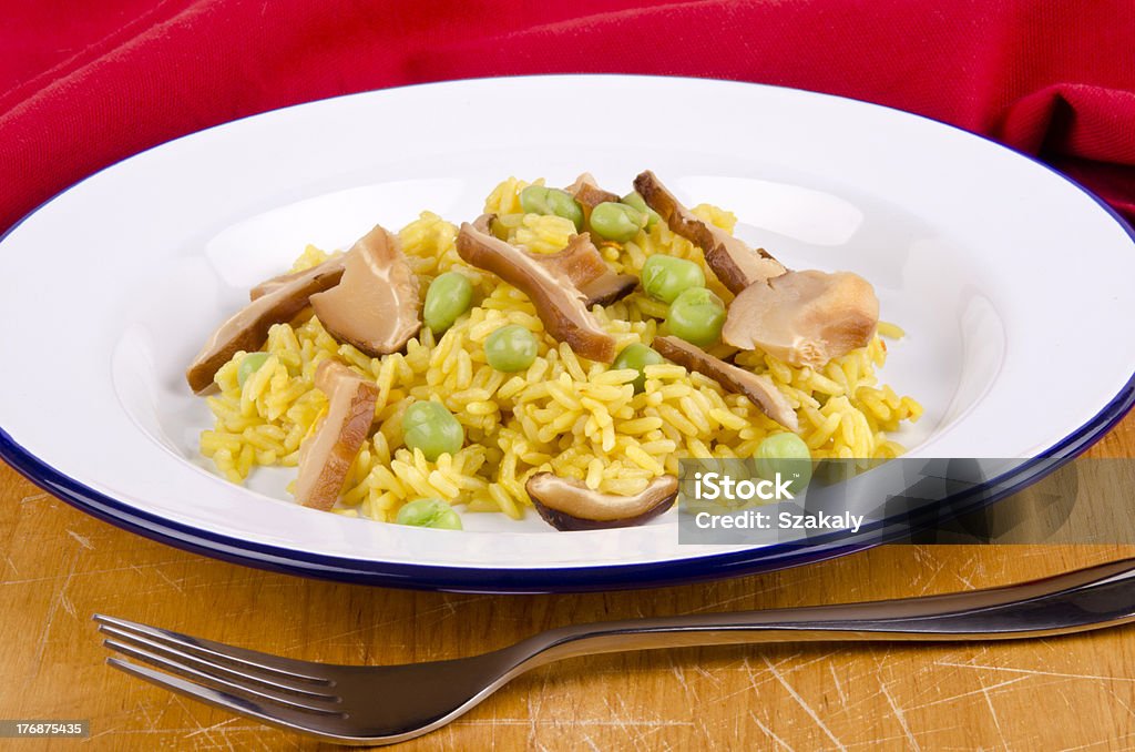 golden de arroz com cogumelos e legumes Ervilha - Royalty-free Alimentação Saudável Foto de stock