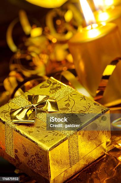 Złoty Boże Narodzenie Świece I Prezenty Pola - zdjęcia stockowe i więcej obrazów Bez ludzi - Bez ludzi, Bliskie zbliżenie, Boże Narodzenie