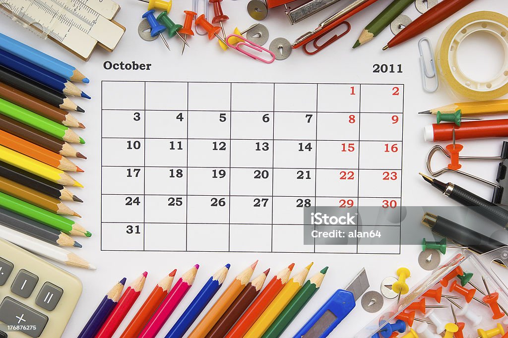 Calendario mensile con ufficio e cancelleria per il 2011 - Foto stock royalty-free di 2011