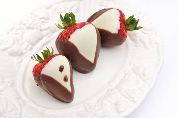 istock Strawberry Fondue 176878220