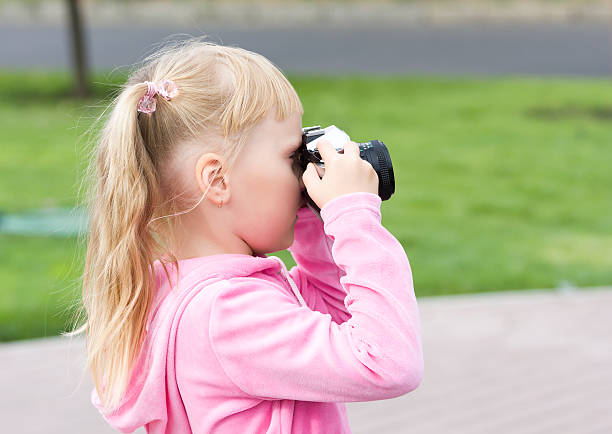 istock Little girl with the camera 176878537