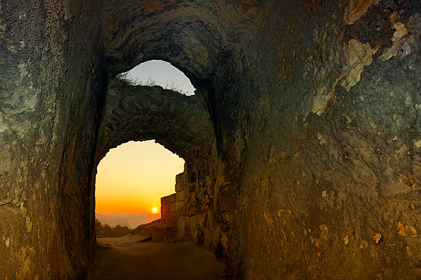 夕暮れの burg regenstein - regenstein ストックフォトと画像