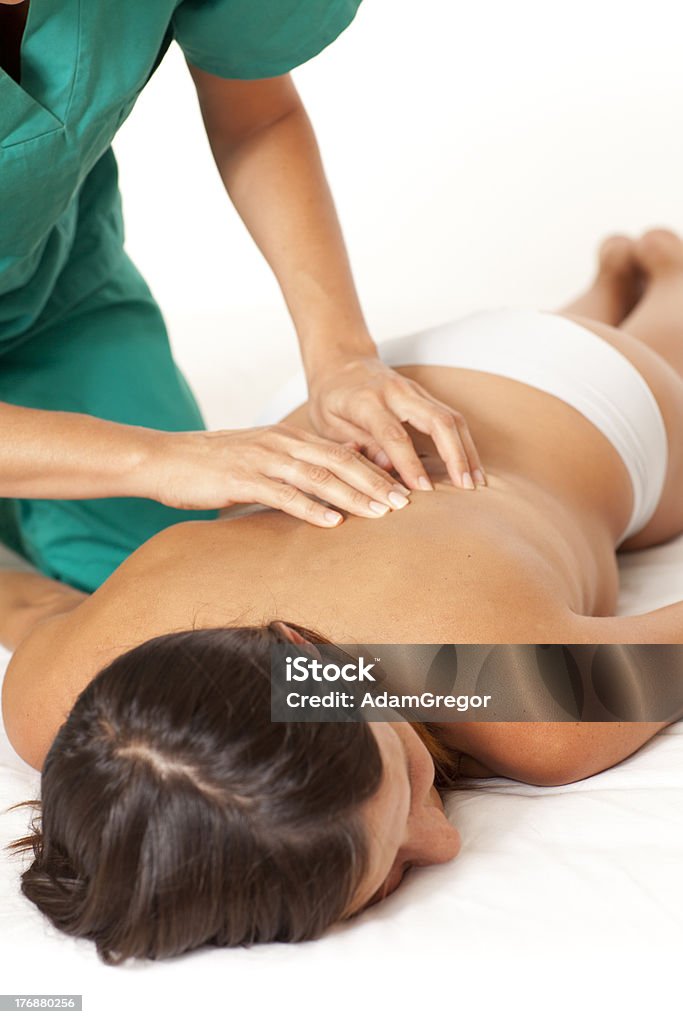 Massage du dos - Photo de Adulte libre de droits