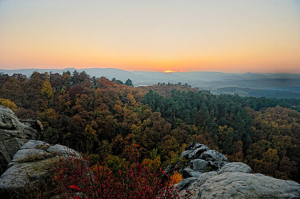 夕暮れの burg regenstein - regenstein ストックフォトと画像