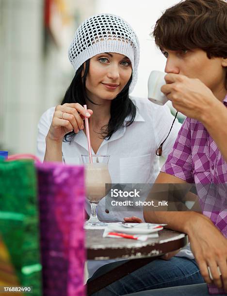 Especialista Em Café - Fotografias de stock e mais imagens de 20-29 Anos - 20-29 Anos, Adulto, Alegria