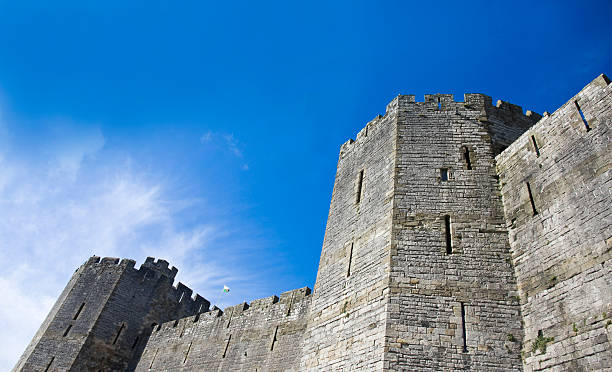 britische castle - caenarvon castle caernarfon castle wales stock-fotos und bilder