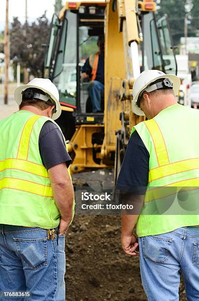 Funciona De Comando Foto de stock y más banco de imágenes de Cavadora mecánica - Cavadora mecánica, Sector de la construcción, Accesorio de cabeza