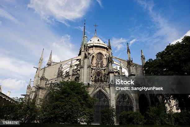 Cathédrale Нотрдам Парижа — стоковые фотографии и другие картинки Flying Buttress - Flying Buttress, Башня, Башня со шпилем