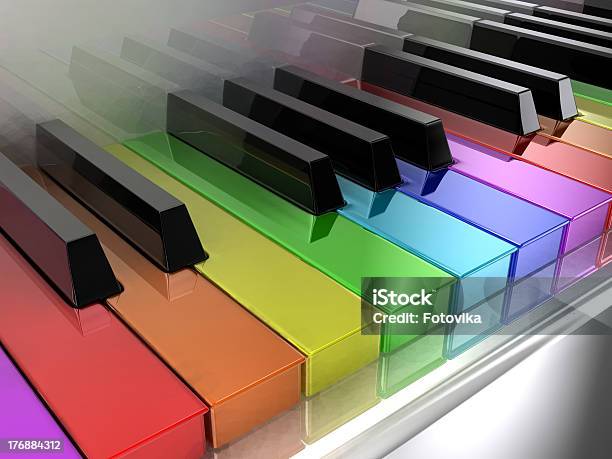 Rainbow De Piano Foto de stock y más banco de imágenes de Arco iris - Arco iris, Arte cultura y espectáculos, Blanco - Color