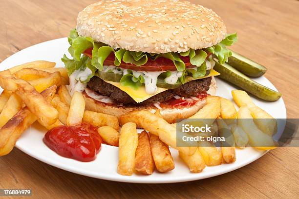 Foto de Big Saboroso Cheesebúrguer e mais fotos de stock de Alface - Alface, Alimentação Não-saudável, Almoço