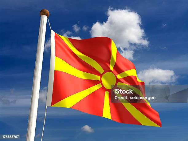 Macedonia Bandiera Con Clipping Path - Fotografie stock e altre immagini di Ambientazione esterna - Ambientazione esterna, Asta - Oggetto creato dall'uomo, Bandiera