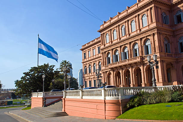 istock Casa Rosada and flag in Argentina 176886089