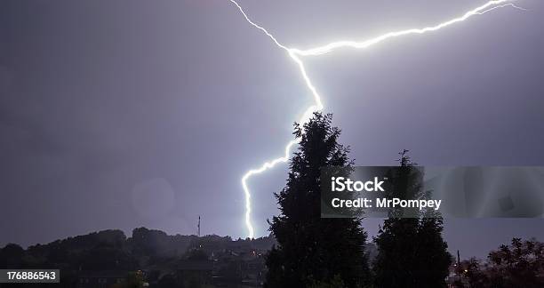 Foto de Relâmpagos Greve e mais fotos de stock de Bater - Bater, Eletricidade, Examinar