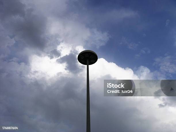 Form Stockfoto und mehr Bilder von Abenddämmerung - Abenddämmerung, Bedeckter Himmel, Blau