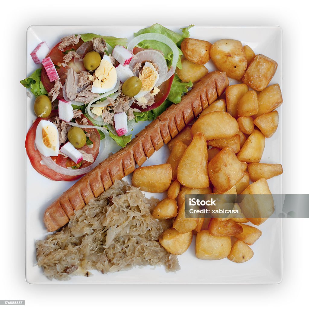 wratwurst com salada de repolho e batatas - Foto de stock de Knackwurst royalty-free