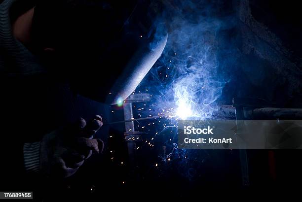 溶接工ブルーのフレーム - 噴煙のストックフォトや画像を多数ご用意 - 噴煙, 溶接工, まぶしい