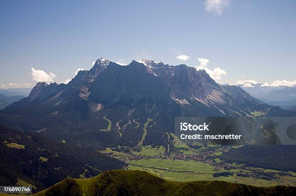 Montaña Zugspitze Foto de stock y más banco de imágenes de Abeto - Abeto, Alemania, Alpes Europeos