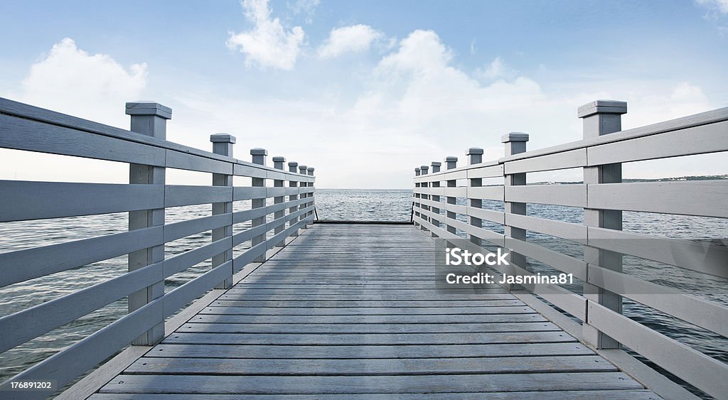 Pier com muro - Foto de stock de Cerca royalty-free