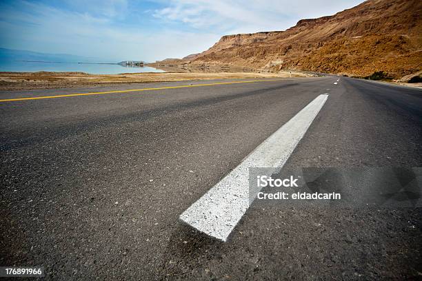 Desert Asphalt Road Stockfoto und mehr Bilder von Aufnahme von unten - Aufnahme von unten, Israel, Straßenverkehr