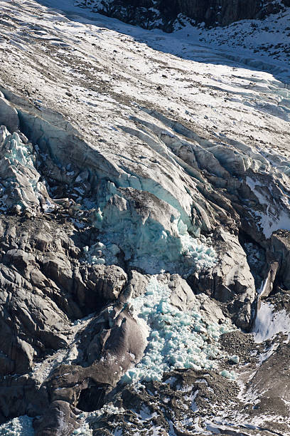 glacier de morteratsch - pontresina european alps valley ravine photos et images de collection