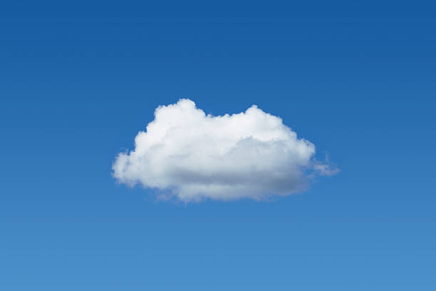 una nube en el cielo azul - single object fotografías e imágenes de stock