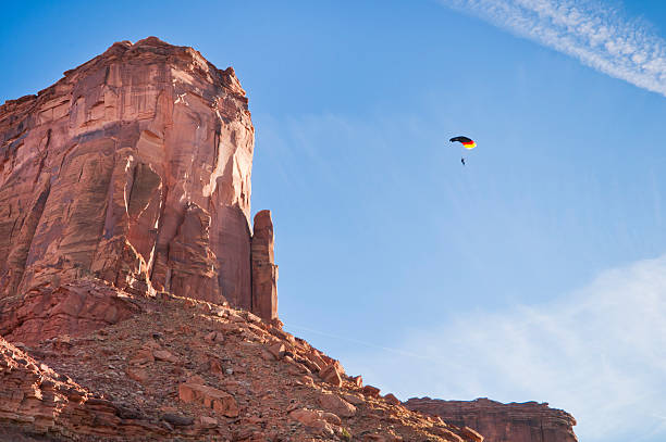 베이스점핑 - skydiving base jumping extreme sports mountain 뉴스 사진 이미지