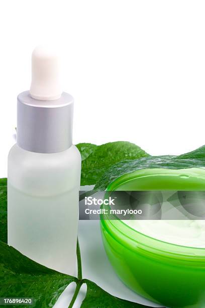 Kosmetika Mit Green Leaf Stockfoto und mehr Bilder von Aromatherapie - Aromatherapie, Behälter, Bildhintergrund
